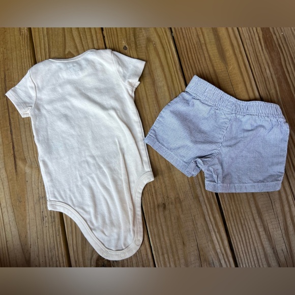 Infant Baby 6M Carter's Cream and Blue Baby onesie and shorts set - Picture 7 of 8